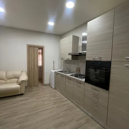 Beatrice Apartment *